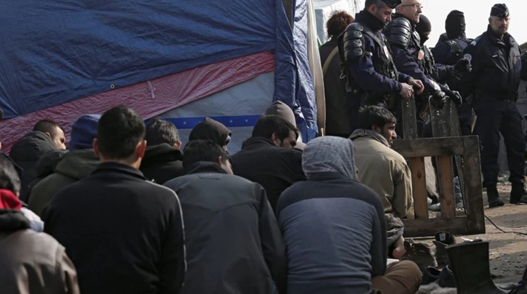 Με sms 7χρονος Αφγανός σώζει 14 πρόσφυγες από ασφυξία