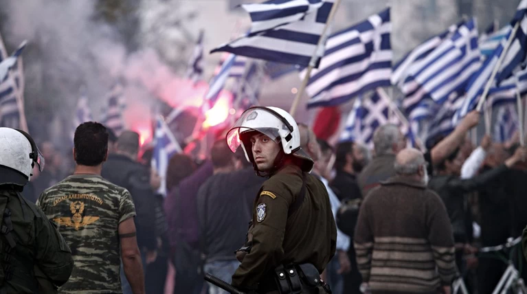 Ο ΣΥΡΙΖΑ εγκαλεί κυβέρνηση -Τόσκα για συνεργασία Χ. Αυγής και αστυνομίας