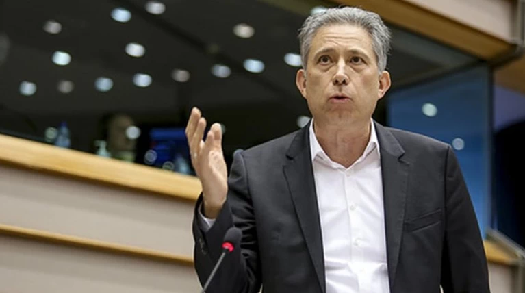 Ο Χρυσόγονος αποδομεί το success story Τσίπρα