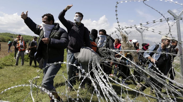 Spiegel: Παθητική η στάση των ελληνικών αρχών ασφαλείας στην Ειδομένη