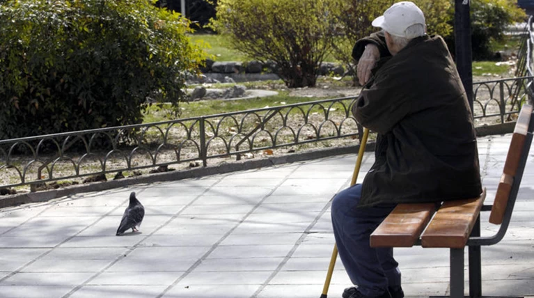 Θυσιάζεται το ΕΚΑΣ και 170.000 χαμηλοσυνταξιούχοι