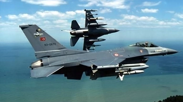 Πάνω από τις Οινούσσες ξανά τα τουρκικά μαχητικά