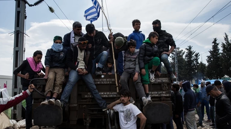 53.381 οι εγκλωβισμένοι πρόσφυγες & μετανάστες στη χώρα