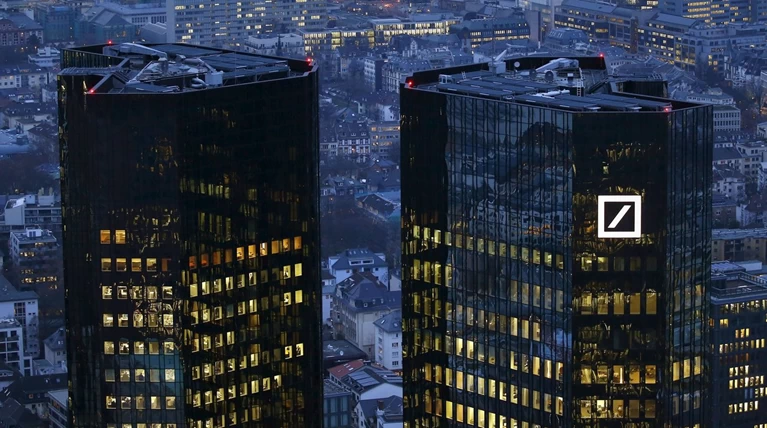 Deutsche Bank εναντίον Βόρειας Καρολίνας για τις τρανσέξουαλ