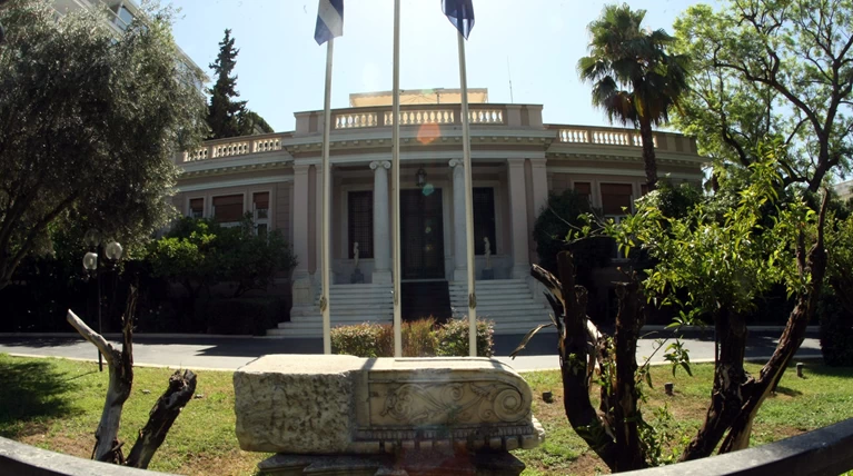 Κυβέρνηση: Ούτε εκλογές, ούτε δημοψήφισμα, ούτε μέτρα