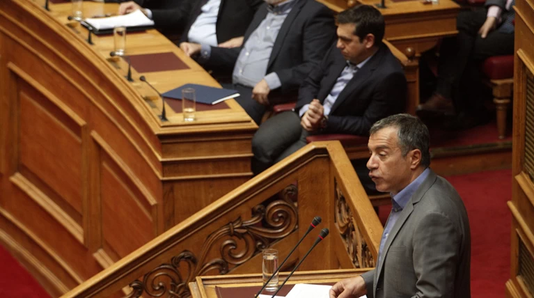 Θεοδωράκης σε Τσίπρα: Θα απαντήσετε για τα σκάνδαλα των hotspots;