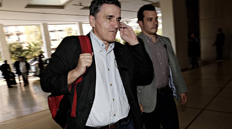 «Αγκάθια» στη διαπραγμάτευση κόκκινα δάνεια, αφορολόγητο και επικουρικές