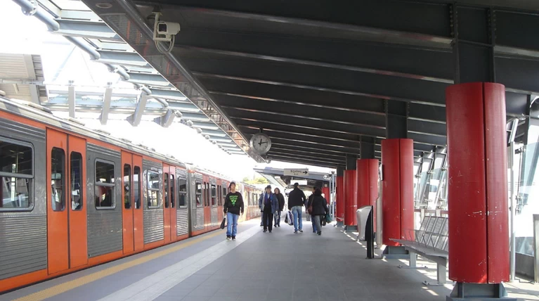 Νέα χτύπημα κουκουλοφόρων στον σταθμό ΗΣΑΠ Πετραλώνων