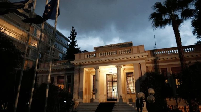 Σε «αχαρτογραφητα νερά» το Μαξίμου για το διπλό Μνημόνιο
