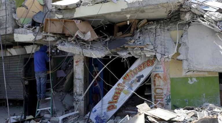 Τουλάχιστον 646 νεκροί από τον σεισμό 7,8 Ρίχτερ στον Ισημερινό