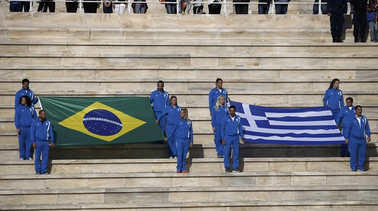 Ξεκίνησε η τελετή παράδοσης της Ολυμπιακής Φλόγας