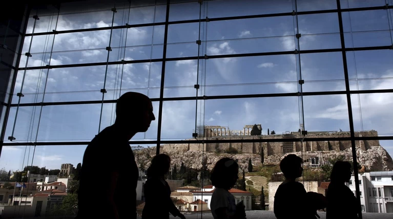 Φορολογική «τρέλα» ακόμη και για όσους βγάζουν 850€