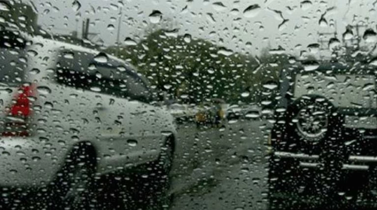 Με βροχές και καταιγίδες η επιστροφή των εκδρομέων