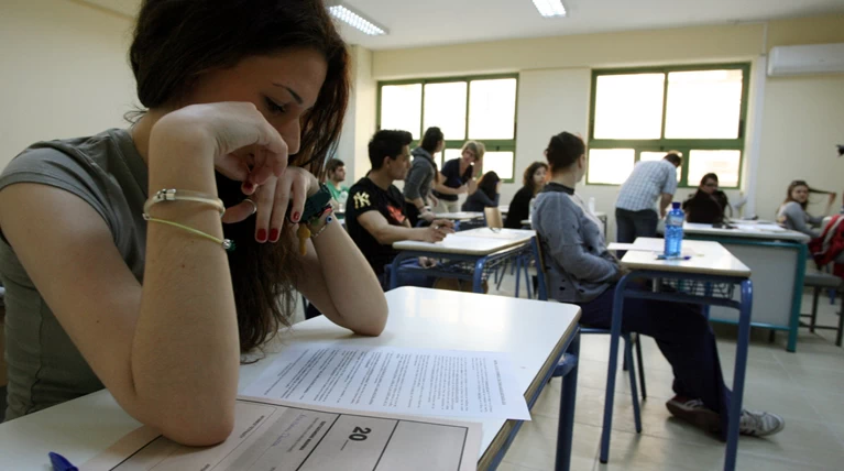 Τι απαντά το υπουργείο για το ξήλωμα της επιτροπής Εξετάσεων