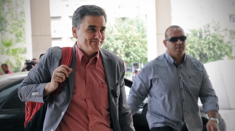 Νέο «ψαλίδι»: Στα 8.636 ευρώ πέφτει το αφορολόγητο