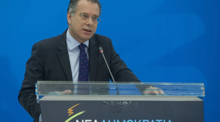 Κουμουτσάκος για Τσίπρα: Επιβάλλει μέτρα 12 δισ & λέει δεν θίγεται κανείς