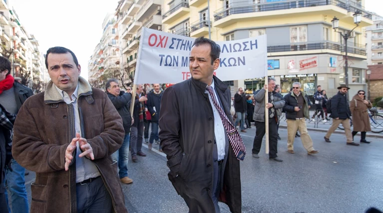 Και το κίνημα της γραβάτας στο δρόμο για το ασφαλιστικό
