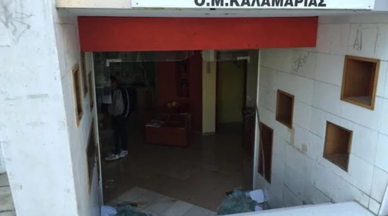Επίθεση αγνώστων στα γραφεία ΣΥΡΙΖΑ στην Καλαμαριά