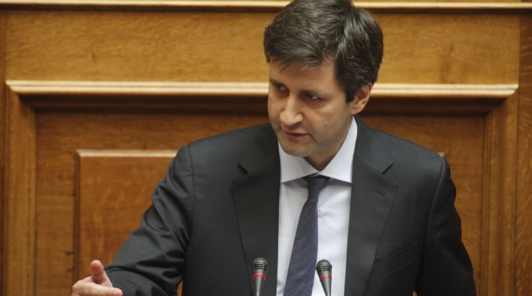 Χουλιαράκης υπέρ των φόρων και της...εθνικής κυριαρχίας