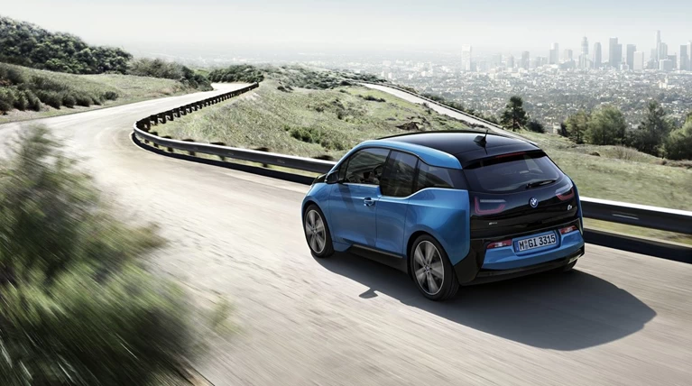 Διπλάσια αυτονομία για το BMW i3 που τώρα βγαίνει και για μακρινά ταξίδια!