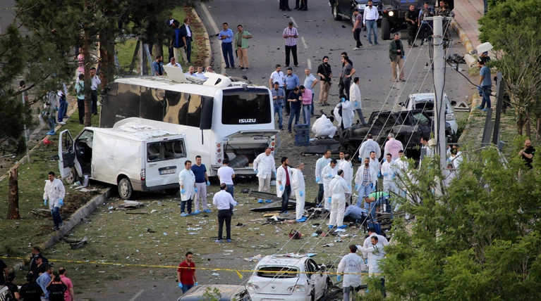 Νεκροί και τραυματίες από έκρηξη αυτοκινήτου στην Τουρκία