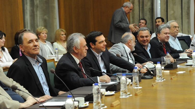 Ξαναβγαίνουν στο προσκήνιο τα σενάρια ανασχηματισμού