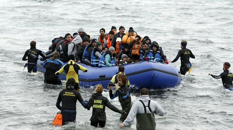 Με νέα κύματα προσφύγων απειλεί η Τουρκία την Ευρώπη