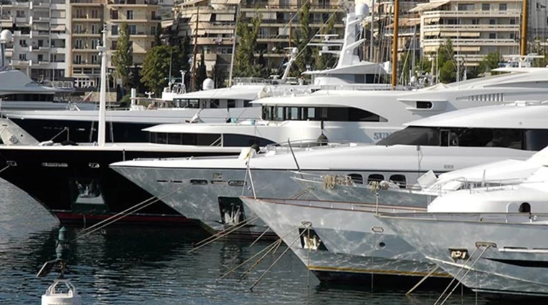 Κότερα για όλα τα γούστα και βαλάντια στη Μαρίνα Ζέας