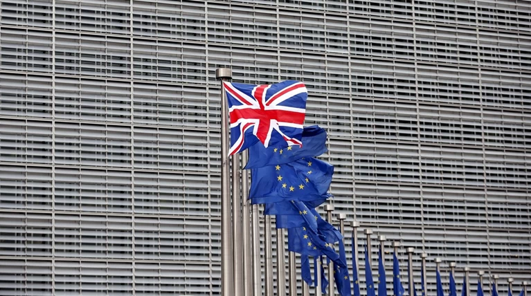 Θρίλερ για το Brexit, τον κίνδυνο «ντόμινο» και τη παγκόσμια οικονομία