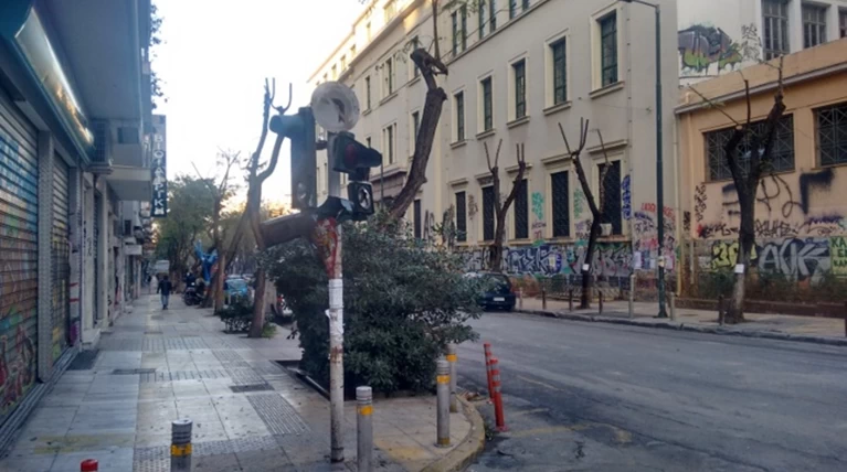 Ληστές Εξαρχείων: Απ' έξω αναρχικοί,από μέσα τουρίστες!