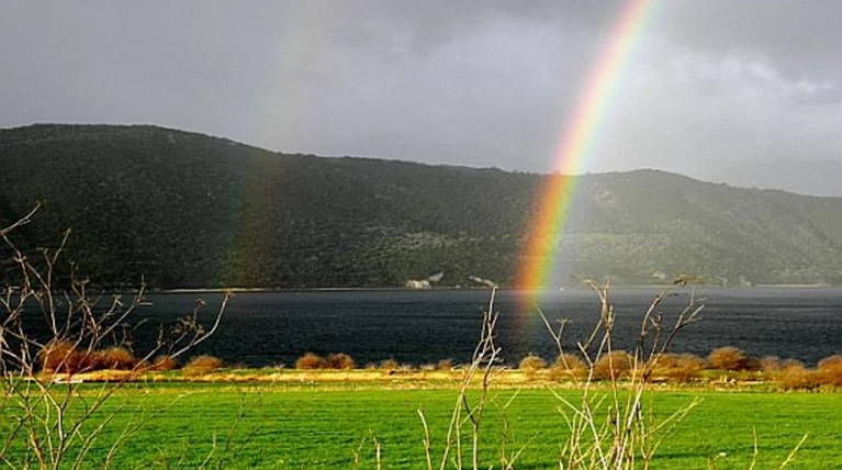 Ηλιος, βροχές αλλά και αφρικανική σκόνη