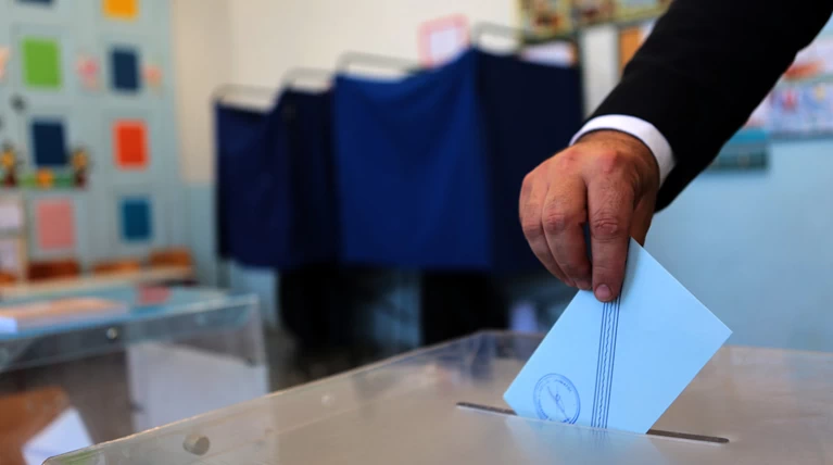 Δημοσκοπική κατάρρευση για τον ΣΥΡΙΖΑ
