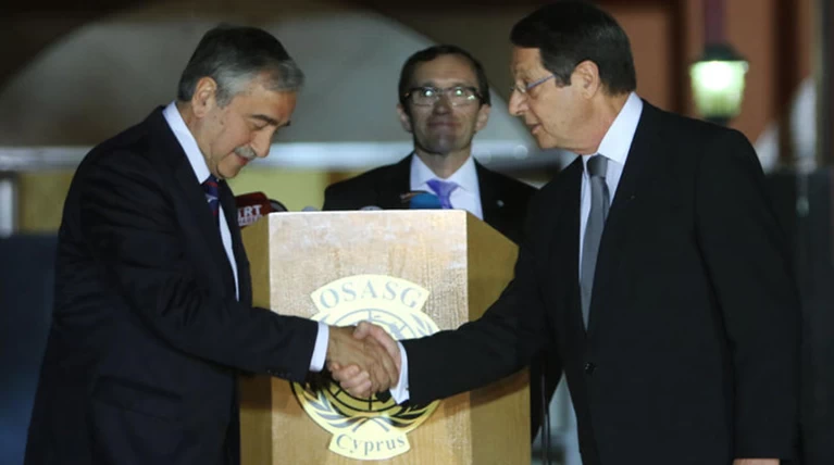 Κοινή δήλωση Αναστασιάδη-Ακιντζί:Στόχος η λύση του Κυπριακού εντός του 2016