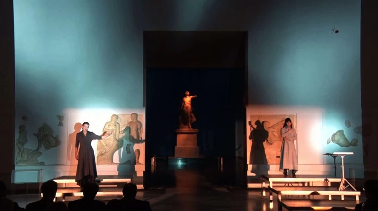 «Μαρμαρωμένες Τρωάδες»: Η διαχρονική φρίκη του πολέμου