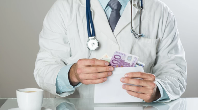 Συνελήφθη γιατρός στην Αλεξανδρούπολη που ζήτησε «φακελάκι» για χειρουργείο