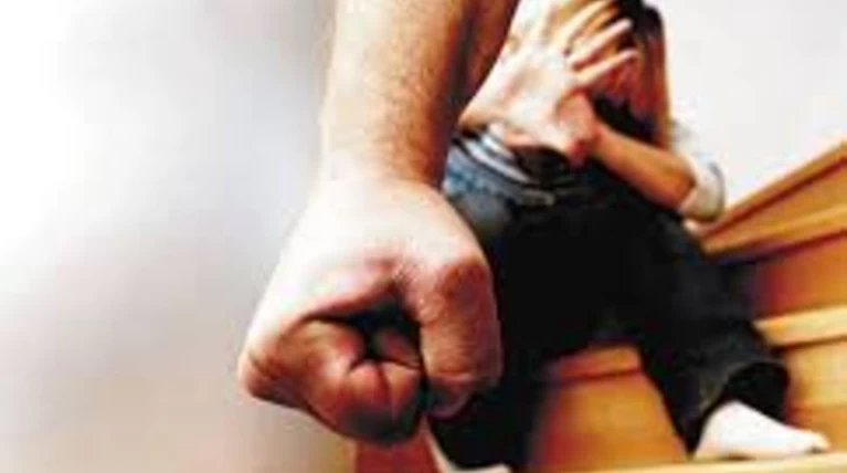 Τι πρέπει να κάνουν πρώτο τα θύματα ξυλοδαρμού: οδηγίες των ιατροδικαστών