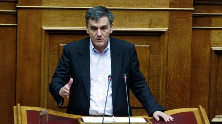 Ο Τσακαλώτος ανέλαβε την πατρότητα για τα χαράτσια και το υπερταμείο