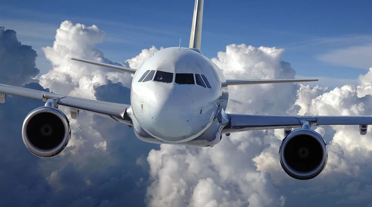 Θρίλερ με αμερικανικό Boeing πάνω από τη Σαντορίνη