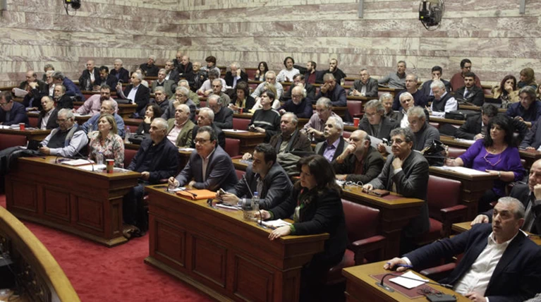 Το «ψηφόδραμα» των βουλευτών του ΣΥΡΙΖΑ πάνω στην κάλπη
