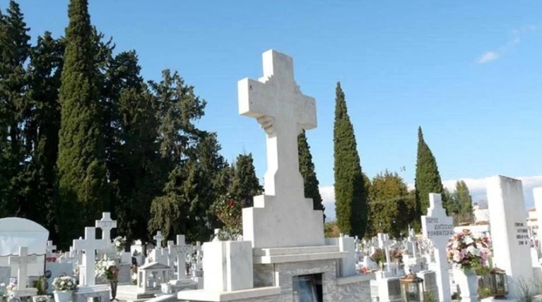Ασύλληπτη τραγωδία: Τον σκότωσε καντήλι νεκροταφείου