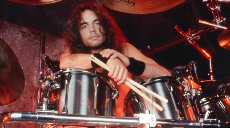 Πέθανε πάνω στη σκηνή ο ντράμερ των Megadeth, Nick Menza