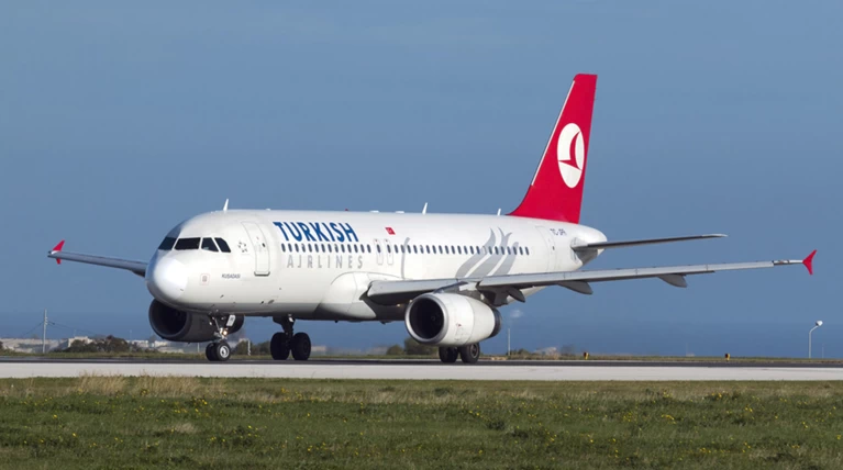 Συναγερμός για βόμβα σε τουρκικό αεροσκάφος στην Κωσταντινούπολη