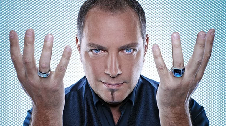 «Πάγωσε» βλέποντας εκπομπή με πειράματα υπνωτισμού στην τηλεόραση