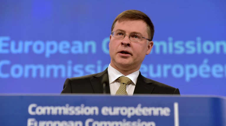 Τμηματική εκταμίευση της δόσης δείχνει ο Ντρομπρόβσκις