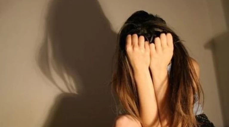 Βίαζε τις κόρες και βιντεοσκοπούσε πα-τέρας στη Λέσβο