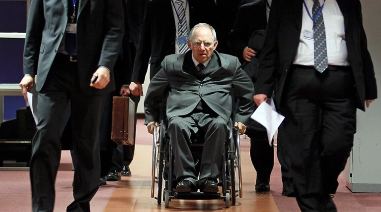 Ο Σόιμπλε έσπρωξε το ελληνικό χρέος στον...εαυτό του;