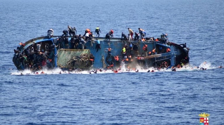 Τουλάχιστον 700 νεκροί σε τρία ναυάγια νότια της Ιταλίας