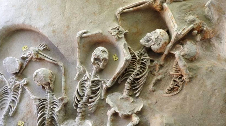 Αδιαφορία ή ολιγωρία; «Ξαναπεθαίνουν» οι δεσμώτες του Φαλήρου