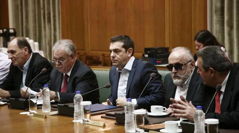Ο Τσίπρας παρουσιάζει 10 νομοσχέδια στο υπουργικό