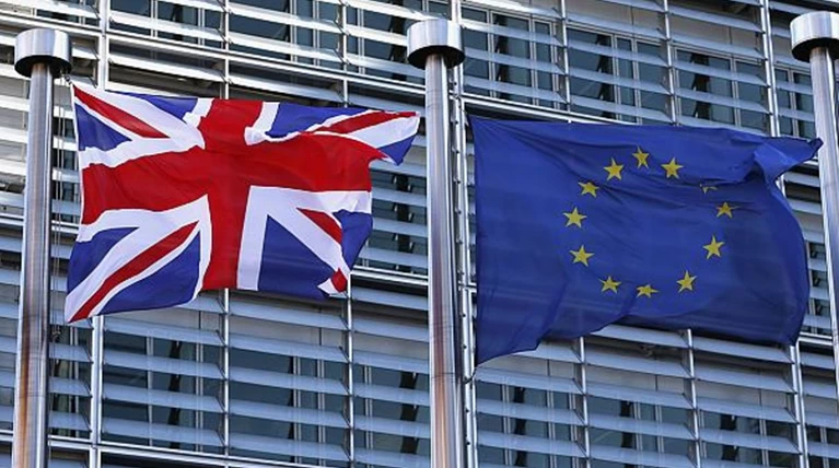 Βρετανία: Αγώνας δρόμου για τους αναποφάσιστους-Θρίλερ με τις δημοσκοπήσεις